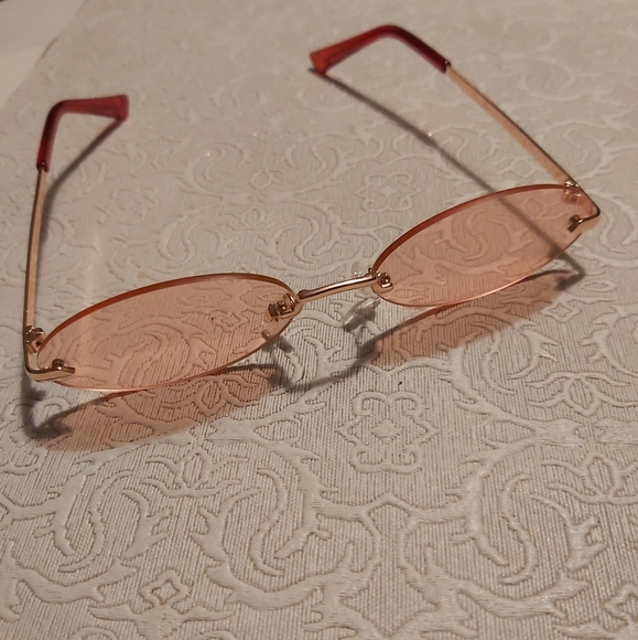 🤯2/$15 Dainty Light Pink Sunglasses - Picture 4 of 10